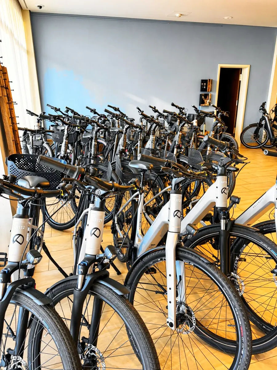 E-Bike-Flotte in einem Hotel